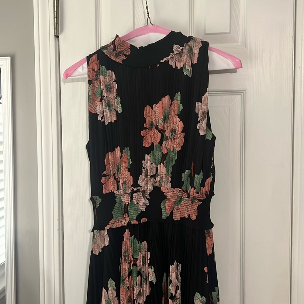 Dress - Picture 1 of 8